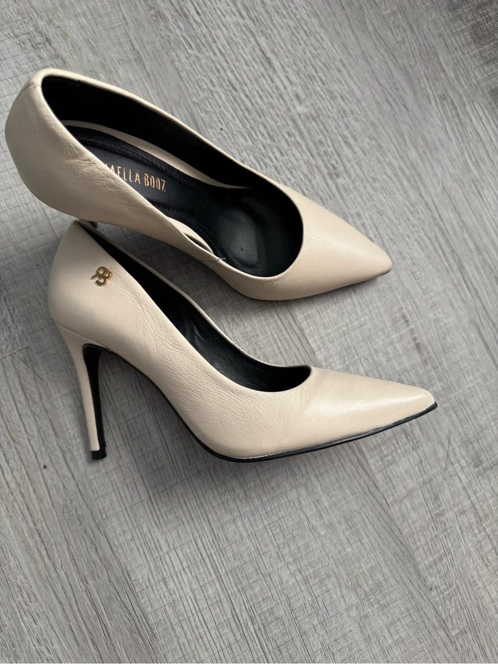 Women's Pointed-Toe Stiletto Pump in Beige